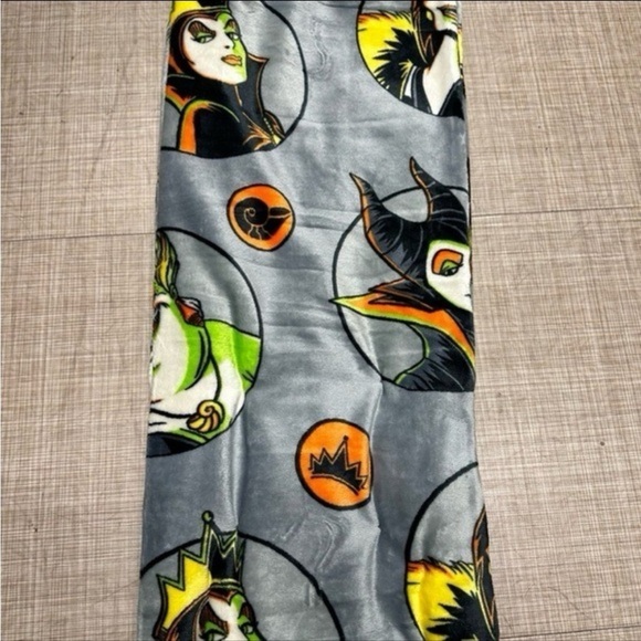 Disney Villains Fleece Throw Blanket 50x70” Gray Ursula Evil Queen Cruella - Picture 1 of 6